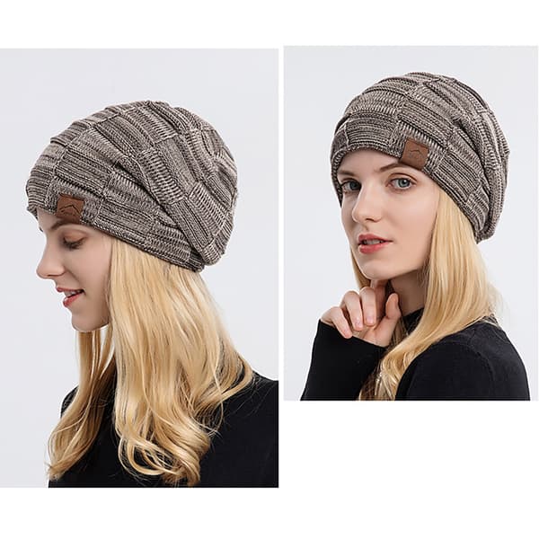 Stickad beanie i polyester – khaki