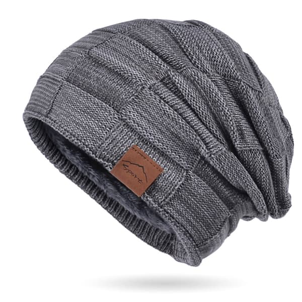Stickad beanie i polyester – grå