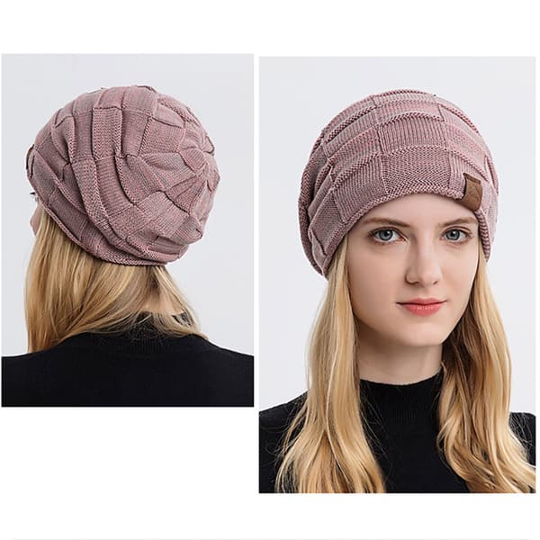 Stickad beanie i polyester – rosa