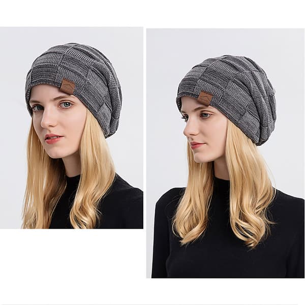Strikket hue i polyester - grå