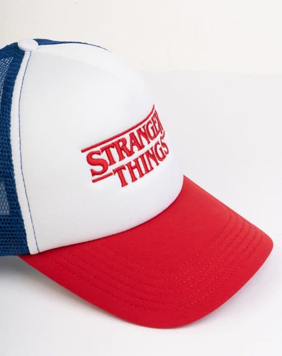 Stranger Things - Kepa med logotyp
