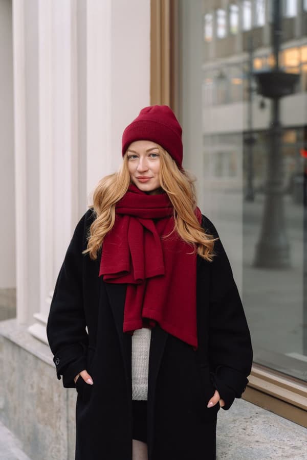 Hattu - 100% merinovillaa NAOMI - BURGUNDY