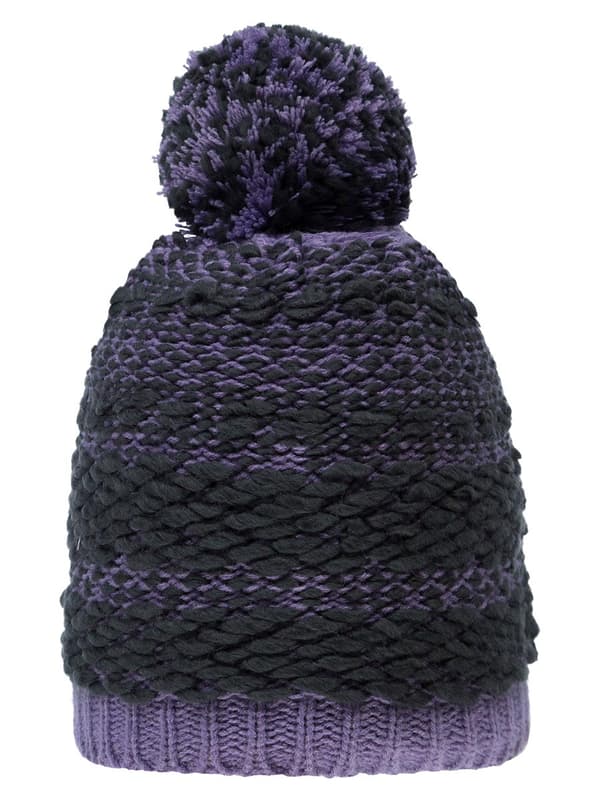 En mössa med pompom gjord av tjockt garn