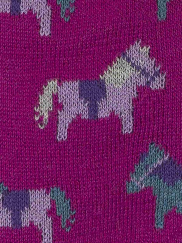 Tyttöjen pipo, pinkki, poninhännät ja döll-tupsu