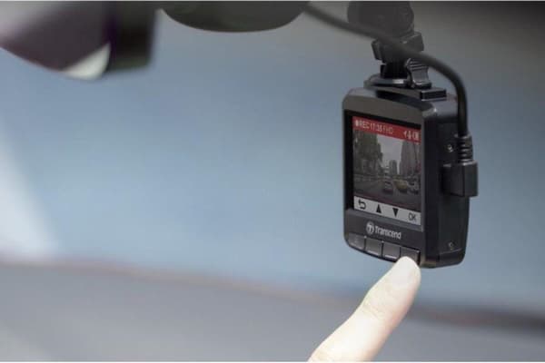 Transcend DrivePro 230Q Dashcam med GPS Horisontell betraktningsvinkel (max.): 130 ° 12 V batteri, körfältshållningshjälp, WiFi, kollisionsvarning, di