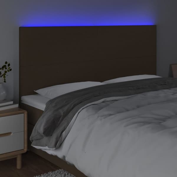 sengegavl med LED-lys 200x5x118/128 cm stof mørkebrun