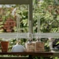 Miniatyrbild 2 av 2: Fotogenlampa / oljelampa Strömshaga, keramik, med handtag, vit, brännare i mässing, Ø150 mm x 255 mm