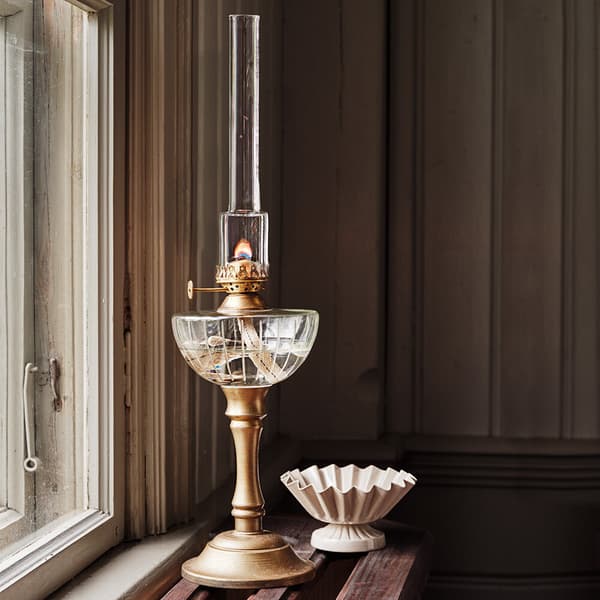 Fotogenlampa / oljelampa Strömshaga, metallfot med mässingsfinish, brännare i mässing, Ø115 mm x 450 mm