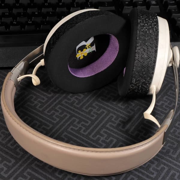INF Magic Ice Skin -kuulokkeiden suojakotelo Sennheiser Momentum 3 -kuulokkeille - musta violetti (2 kpl)