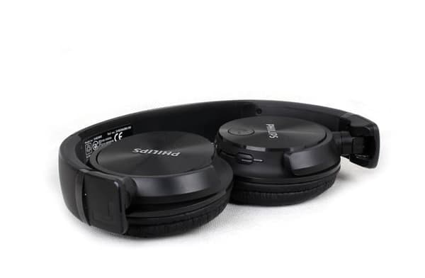 Philips on-ear-hovedtelefoner med ledning, sorte, behagelige over-ear, nyd fordybende lydkvalitet