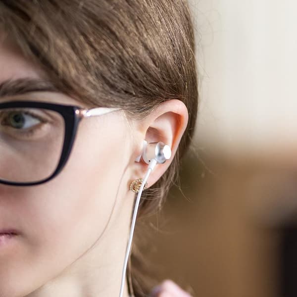 MAG-C Airbass -langalliset nappikuulokkeet USB Type-C -liitännällä (valkoiset)