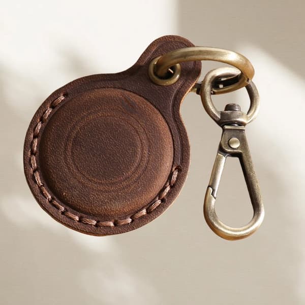 INF Premium-nahkakotelo Apple AirTagille kahvia