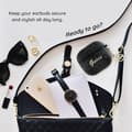 Miniatyrbild 6 av 6: Etui för Apple AirPods 4 - Guess 4G Charm Collection (GUA4G4GSMW) - Brun