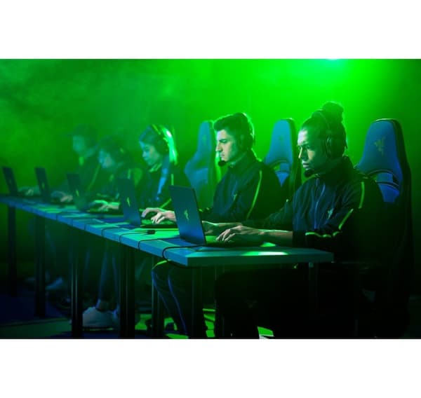 Razer langattomat kuulokkeet BlackShark V2 Pro, musta