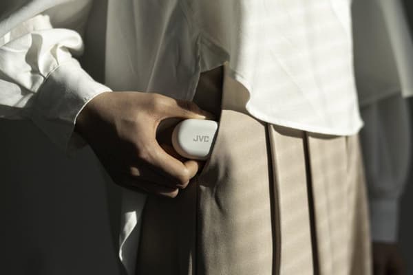 JVC HA-A30T-W - Kompaktit, tyylikkäät True Wireless -nappikuulokkeet melunvaimennuksella - valkoinen