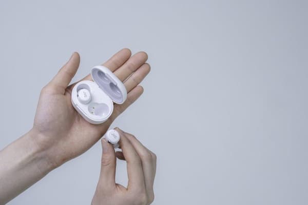 JVC HA-A30T-W - Kompaktit, tyylikkäät True Wireless -nappikuulokkeet melunvaimennuksella - valkoinen