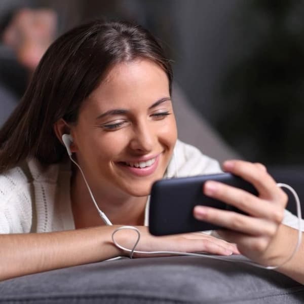 USB-C trådbundna hörlurar - 4 SMARTS - In-ear - Magnetisk fjärrkontroll - Brusreducerande - Ergonomisk