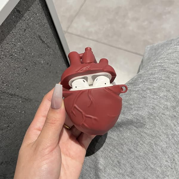 Skyddsfodral till Apple AirPods 1/2 generation med hjärtdesign