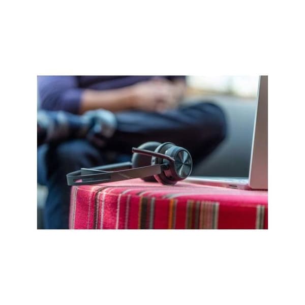 Poly Voyager Focus 2 Microsoft Teams certifierade USB C-headset + USB-C/A-adapter - Microsoft Teams-certifiering - Google Assistant