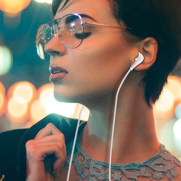 In-ear stereo hörlurar med fjärrkontroll 3.5mm jack vit Akashi