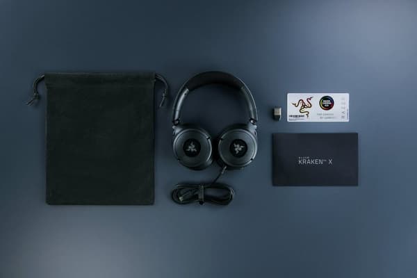 Razer Kraken V4 X -kuulokkeet langallisesti, pääpannalla, pelaamiseen, USB Type-C / USB Type-A, musta