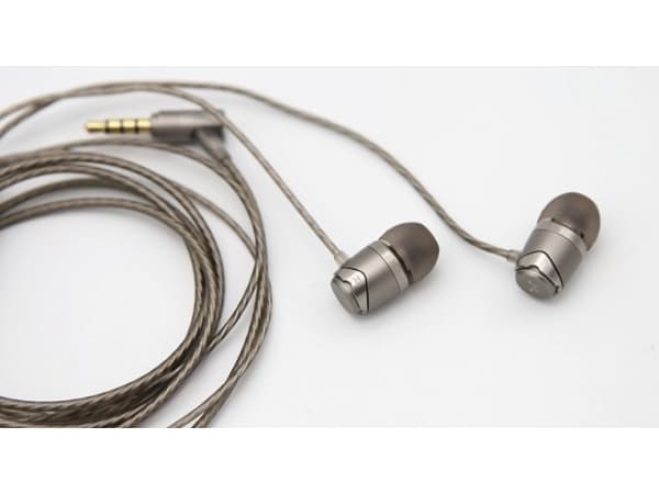 SoundMagic E11C hörlurar