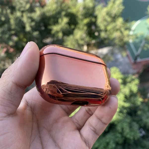 Airpods Pro-skall i fin skinnende metallbeskyttende belegg Pink