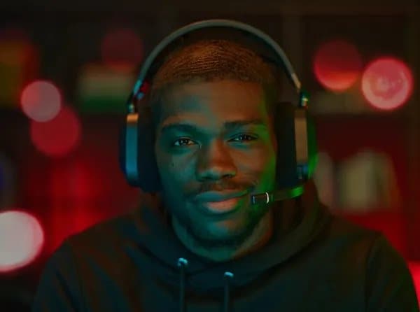 CORSAIR Gaming HS80 RGB - Headset - fullstorlek - 2,4 GHz - trådlös - USB