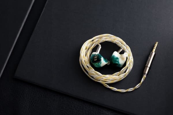 Kinera-hodetelefoner Kinera Imperial URD IEM-hodetelefoner (2xSONION EST+ 2DD+ 1BA)