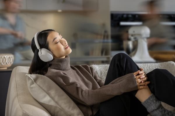 Sony WH-1000XM5 - Hörlurar med mikrofon - fullstorlek - Bluetooth - trådlös, kabelansluten - aktiv brusradering - 3,5 mm kontakt - silver