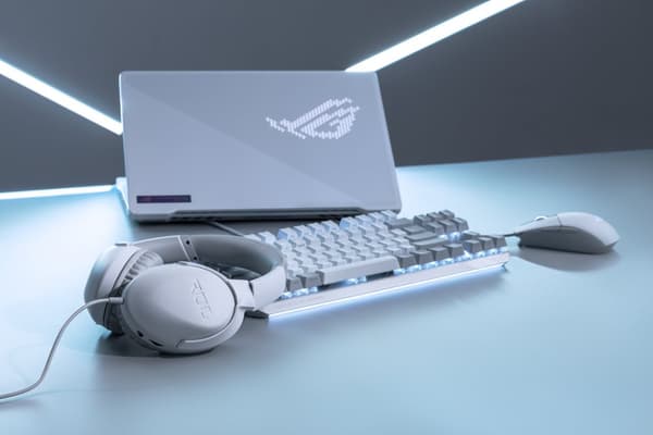 ASUS ROG Strix Go Core Moonlight White Wired Gaming Headset Discord Certified Mic Hi-Res Audio 40mm Drivers Lightweight 3.5mm
