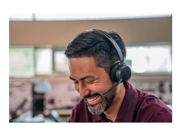 Poly Voyager Focus 2 - Hodesett - on-ear - Bluetooth - trådløs, kablet - USB-A via Bluetooth-adapter - svart - Certified for Microsoft Teams