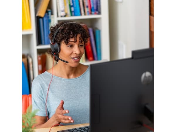 Poly Blackwire 5210 - Blackwire 5200 series - headset - på örat - kabelansluten - 3,5 mm kontakt, USB-A - svart - Certifierad för Microsoft-teams, Ce