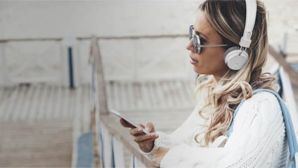 Kruger & Matz trådlösa on-ear-hörlurar, Wave BT-modell, svarta