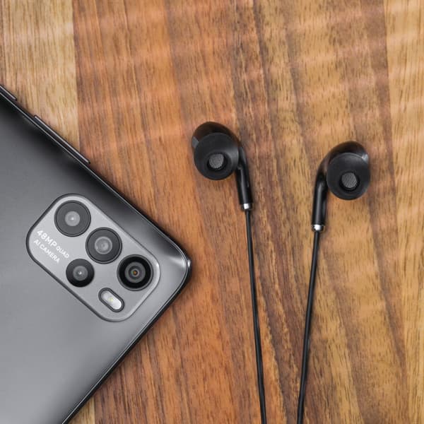 Kruger & Matz C1 in-ear hörlurar med USB-C mikrofon, svart