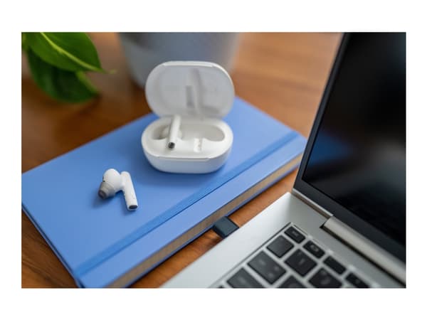 Poly Voyager Free 60+ UC - True wireless-hörlurar med mikrofon - inuti örat - Bluetooth - aktiv brusradering - USB-A via Bluetooth-adapter - sandvit