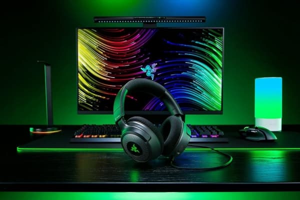 Razer Kraken V4 X - Headset - fullstorlek - kabelansluten - USB-C - ljudisolerande