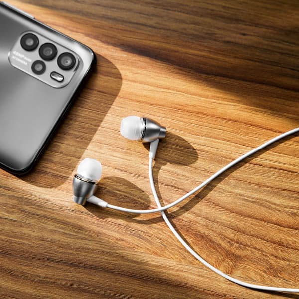 Kruger&Matz B1 vita in-ear hörlurar med mikrofon