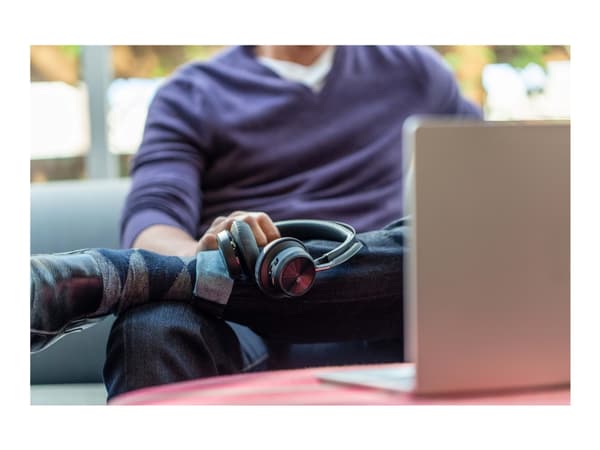 Poly Voyager Focus 2-M - Headset - på örat - Bluetooth - trådlös - aktiv brusradering - USB-C via Bluetooth-adapter - svart - Certifierad för Microso