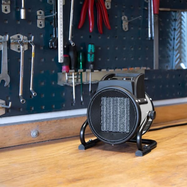 VONROC Elektrisk värmefläkt 1000W/2000W – Keramisk – Vit