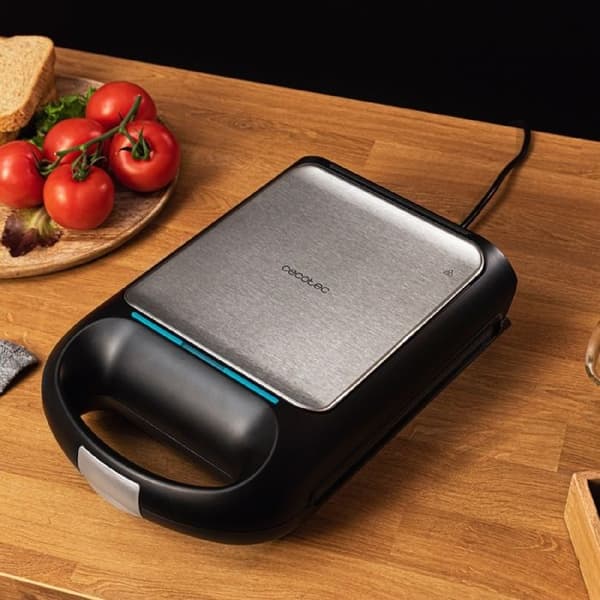 Cecotec Smörgåsmaskin Rock'nToast Family Waffle. 1500 W, Kapacitet 4 våfflor, Non-stick beläggning, 180° roterande system, Värme