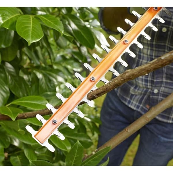 BLACK &amp; DECKER Hedge Trimmer 45cm 420W BEHT201
