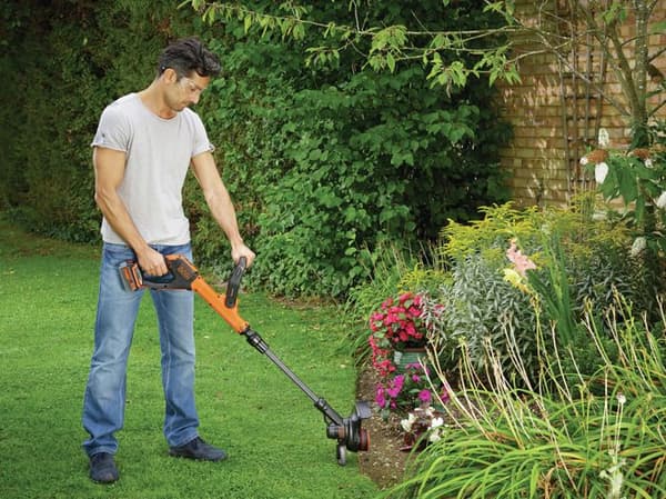 BLACK & DECKER POWERCOMMAND 18V LITHIUM Trådlös 30cm strängtrimmer - 4Ah - 1 batteri - 1 spole 10m 1,6 mm linje - 1 laddare