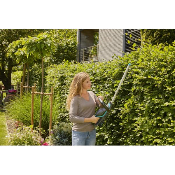Gardena ComfortCut 50 18V P4A batteridriven häcksax, inkl 2,6 Ah batteri