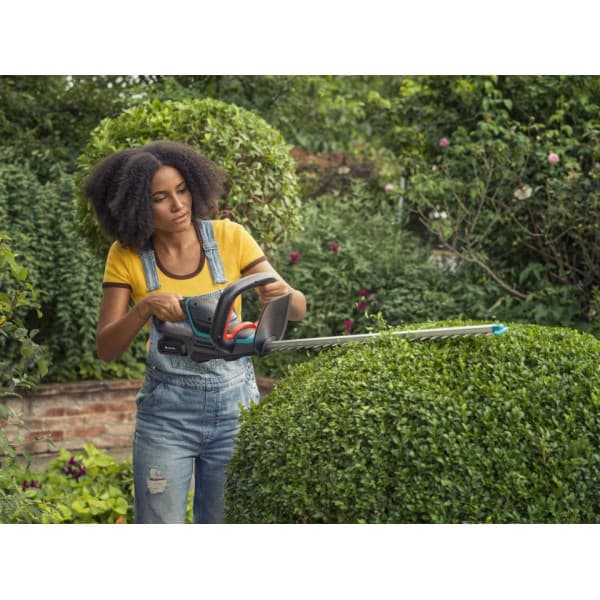Gardena ComfortCut 50 18V P4A batteridriven häcksax, inkl 2,6 Ah batteri