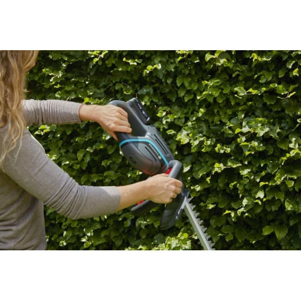 Gardena ComfortCut 50 18V P4A batteridriven häcksax, inkl 2,6 Ah batteri