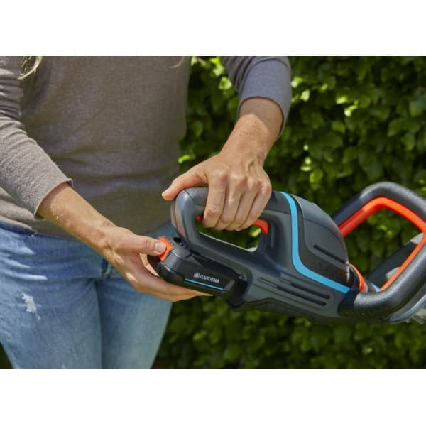 Gardena ComfortCut 50 18V P4A batteridriven häcksax, inkl 2,6 Ah batteri