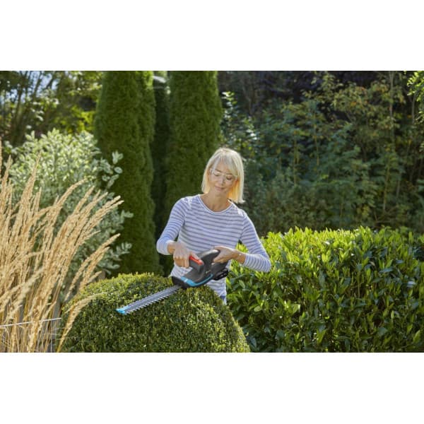 Gardena EasyCut 40/18V P4A batteridriven häcksax, inkl batteri och laddare