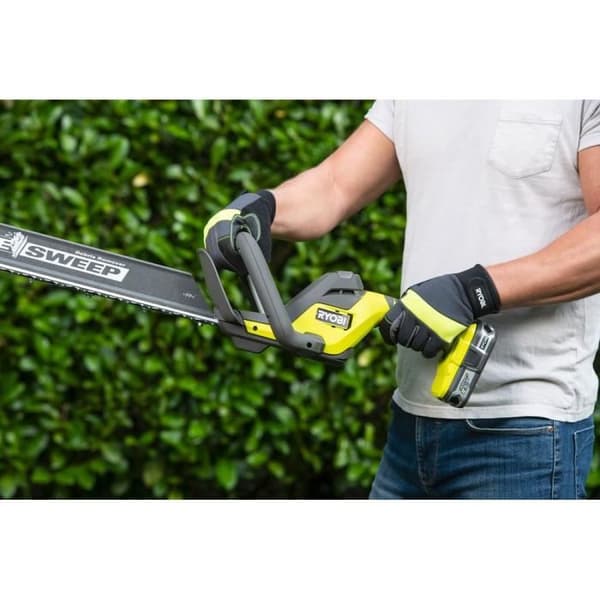 RYOBI - Häcksax LINEA 18V - blad 55 cm - HedgeSweep™ - 1 litiumbatteri 18V 2,0 Ah och 1 laddare 1,5 A - RY18HT55A-120