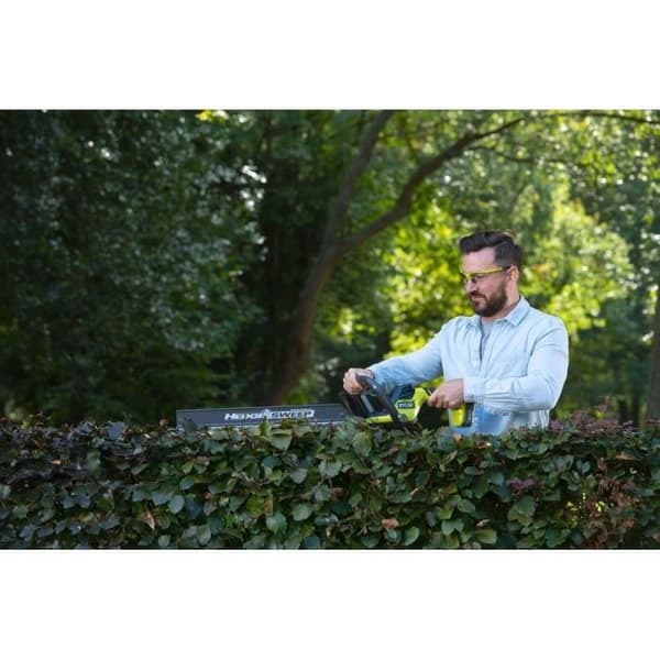 RYOBI - Häcksax LINEA 18V - blad 55 cm - HedgeSweep™ - 1 litiumbatteri 18V 2,0 Ah och 1 laddare 1,5 A - RY18HT55A-120